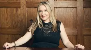 Victoria Coren Mitchel Criticises FOBTs and Urges UK Government to Present Review Results